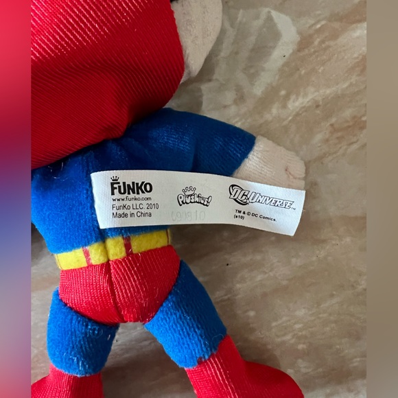 8” Funko collectible plush Marvel Superman - Picture 4 of 5